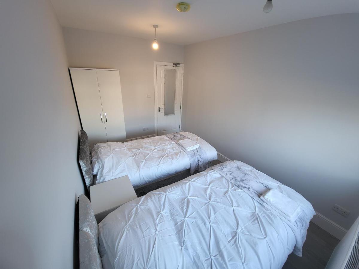 High Spec Large 6 Bedroom House! Kingston upon Thames  Luaran gambar