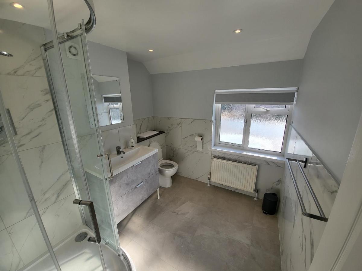 High Spec Large 6 Bedroom House! Kingston upon Thames  Luaran gambar