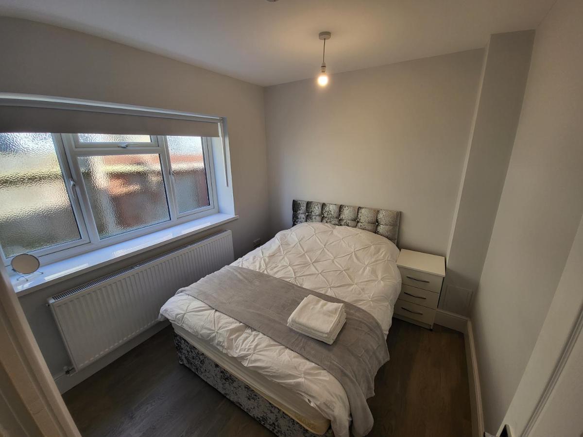 High Spec Large 6 Bedroom House! Kingston upon Thames  Luaran gambar