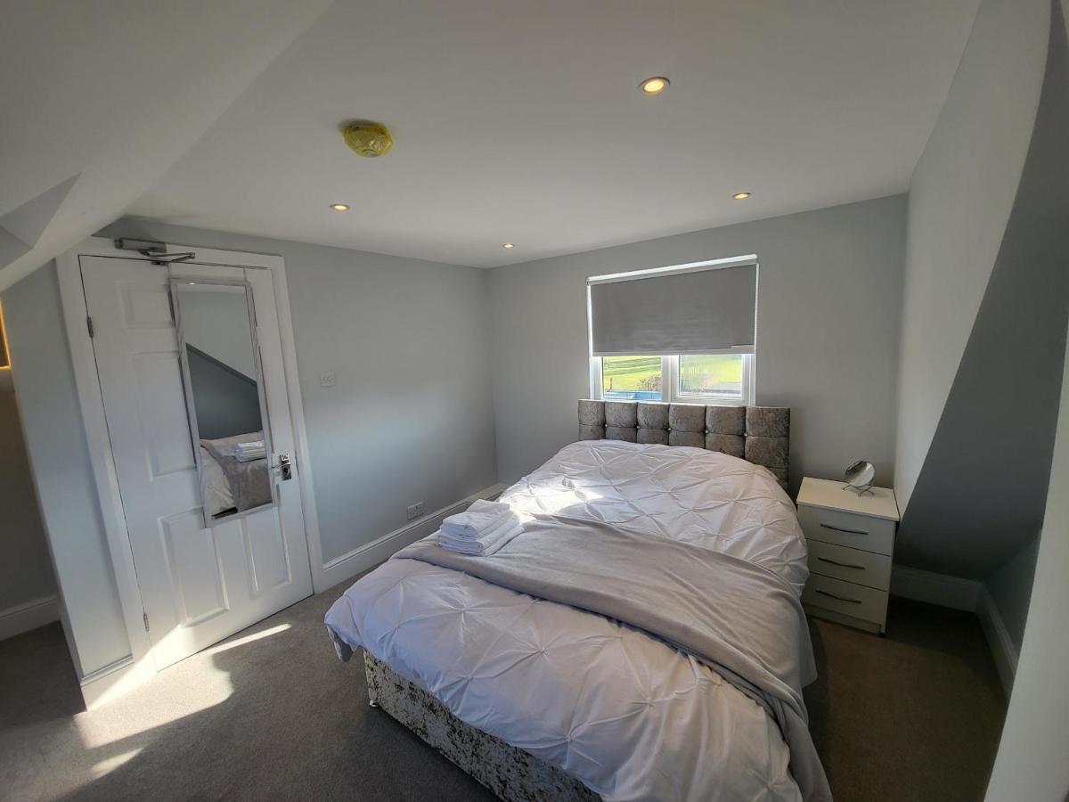 High Spec Large 6 Bedroom House! Kingston upon Thames  Luaran gambar