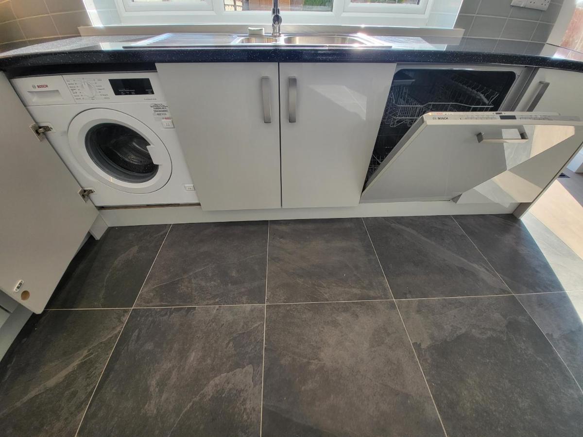 High Spec Large 6 Bedroom House! Kingston upon Thames  Luaran gambar