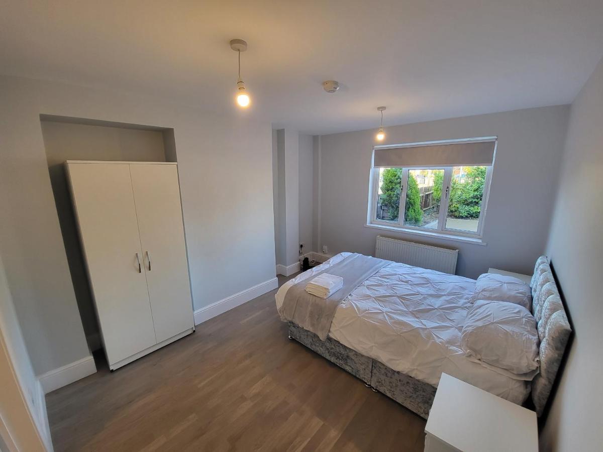 High Spec Large 6 Bedroom House! Kingston upon Thames  Luaran gambar