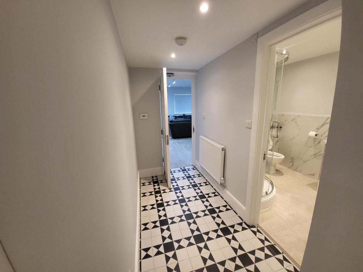 High Spec Large 6 Bedroom House! Kingston upon Thames  Luaran gambar